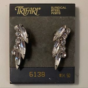 ANTIQUE/COLLECTIBLE 1970s costume Trifari earrings
